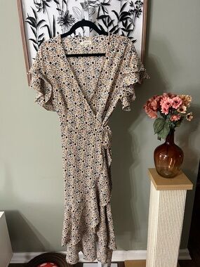 Max Studio Floral Cream Brown Gold Ruffle Sleeve V-Neck Wrap Dress Size Medium